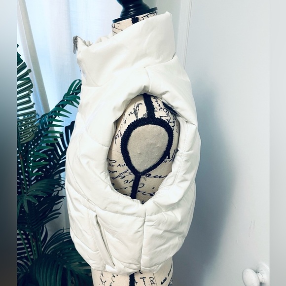 Faux Leather White Full Zip Puffy Winter Vest - Picture 6 of 7